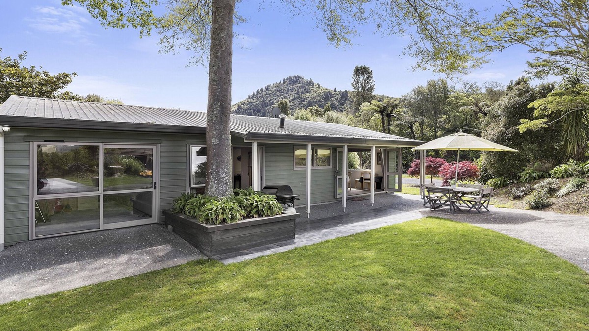 Lake Tarawera Cottage | Te Miro Cottage - Lake Tarawera Cottage
