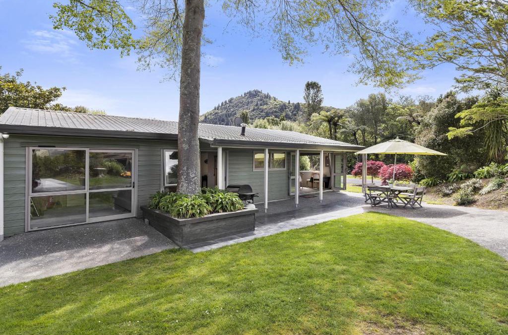 Lake Tarawera House | Te Miro Cottage - Lake Tarawera Cottage