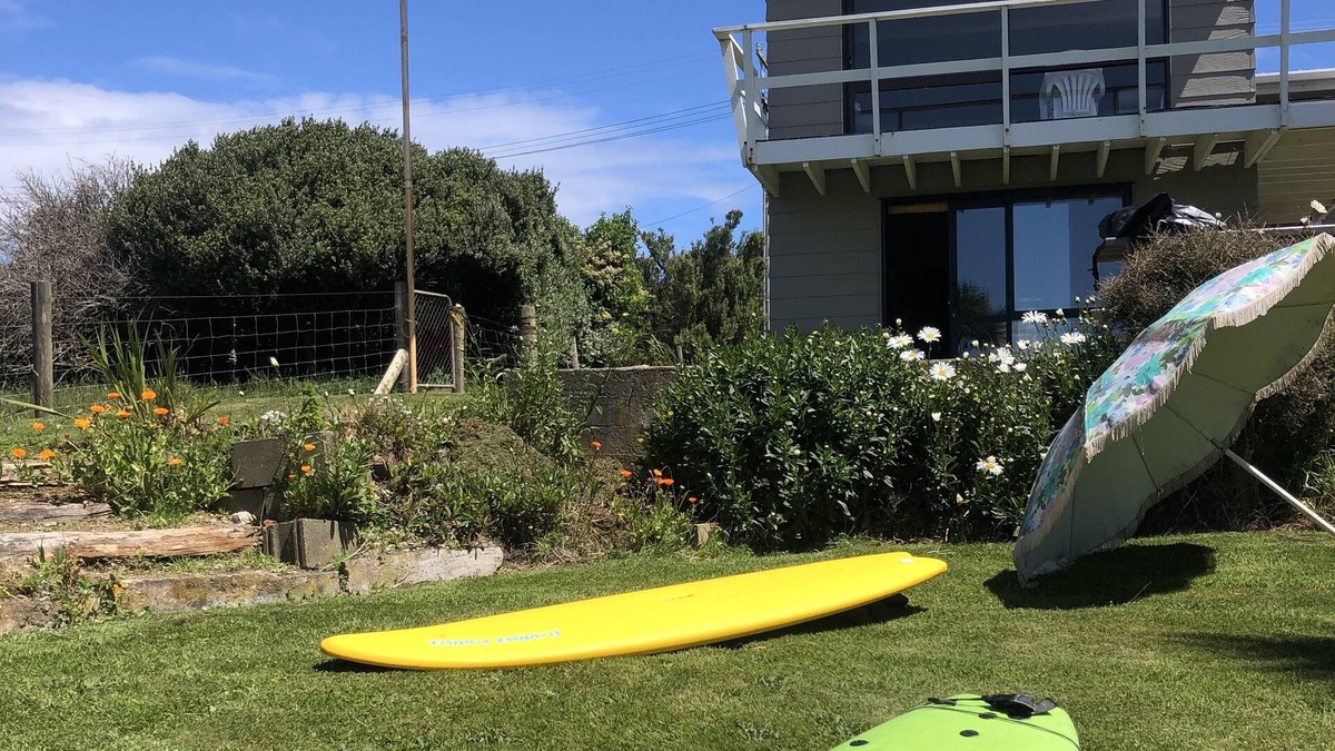 Riverton House | Te Moana - Fantastic Seaviews from relaxing beach bach, 2 mins walk to beach