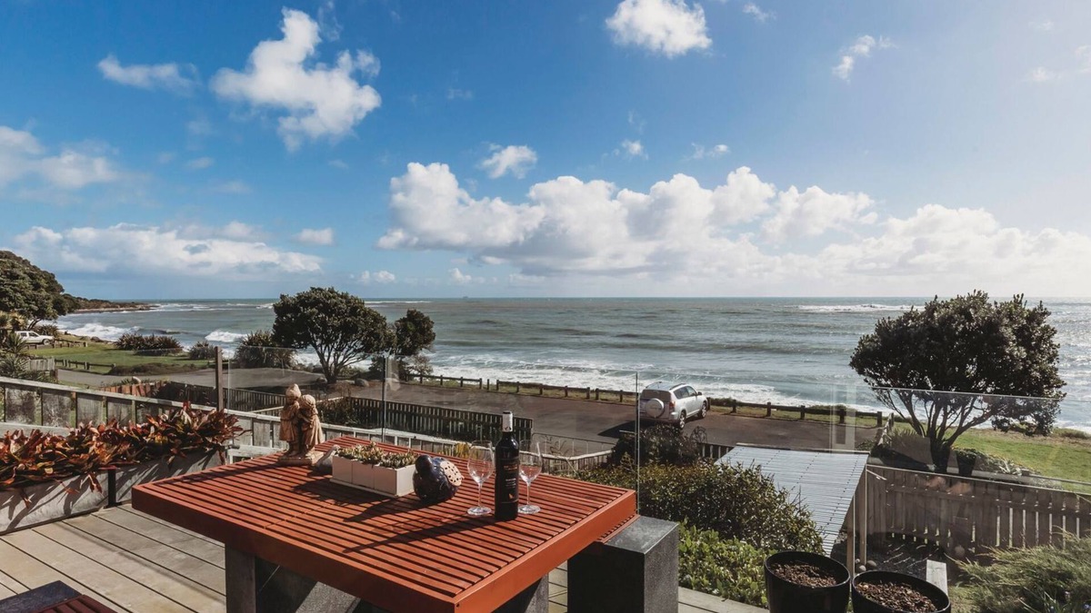Bell Block Apartment | TE MOANA WATERFRONT - Located right on the bell block waterfront
