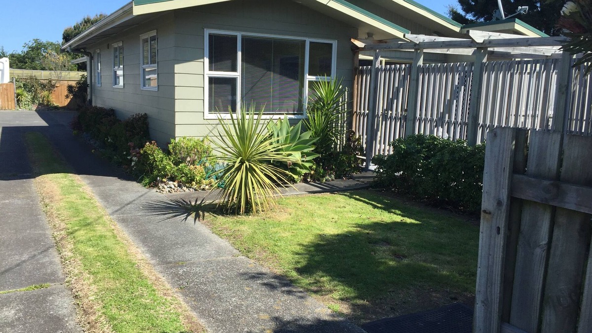 Himatangi Beach House | Te Rangimarie a fully fenced pet friendly home