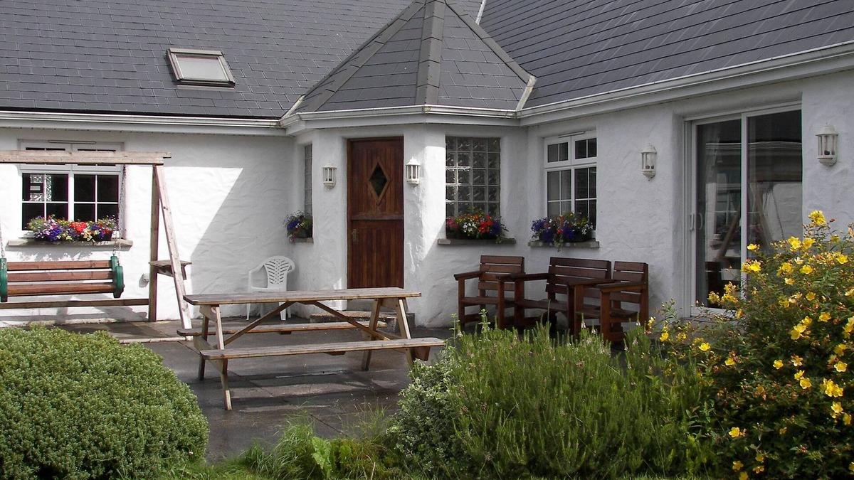 Ballintober House | Teach Mo Chroí/HOME OF MY HEART, Charming Country Home, Near Westport Town