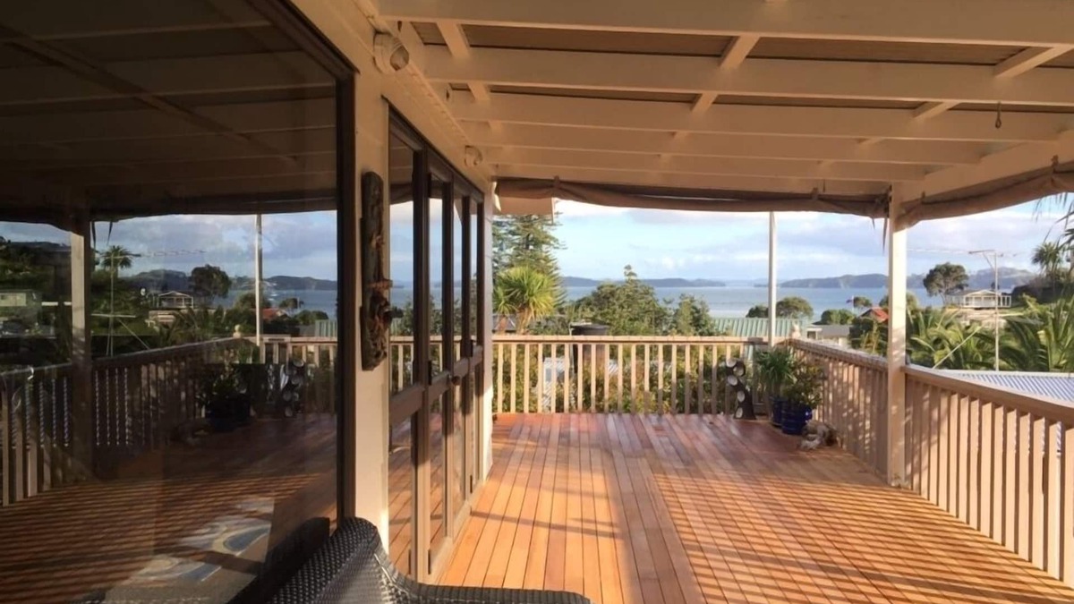 Russell House | Teaghlach: Tapeka/Russell Holiday Home