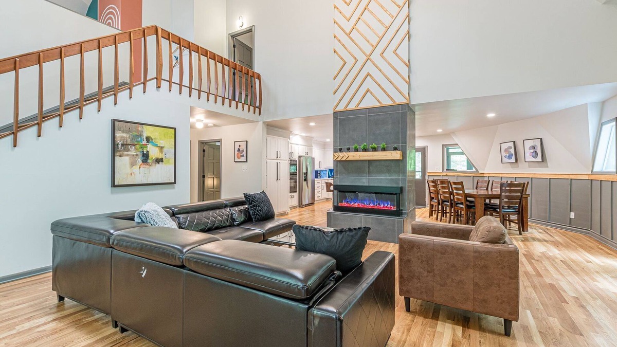 Cartersville House | Team Paradise w POOL! 7BR + Loft, Locker Rm/19pp