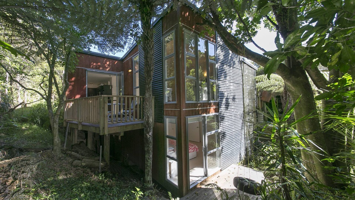 Waiheke Island Cottage | Ted's Cottage near Little Oneroa Beach