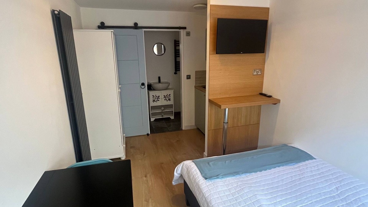 Richmond-upon-Thames Apartment | Teddington Little Secret