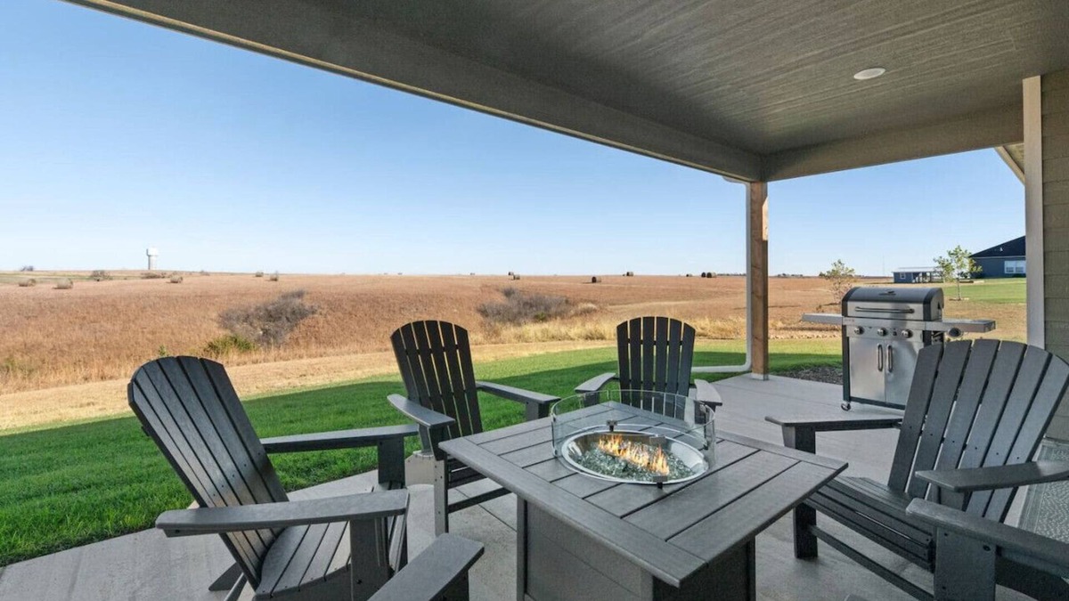 Manhattan House | Tee'd Up Colbert Hills at Home Stay MHK