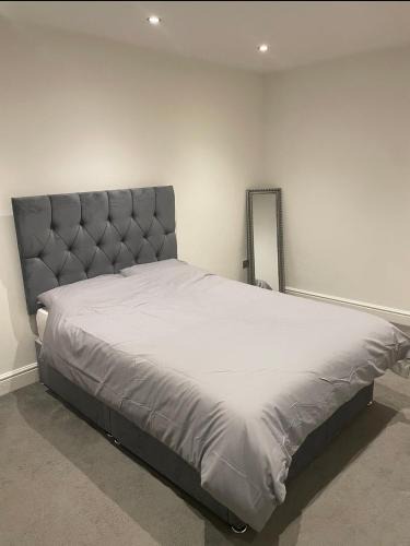 Plumstead Apartment | Tee's apartments