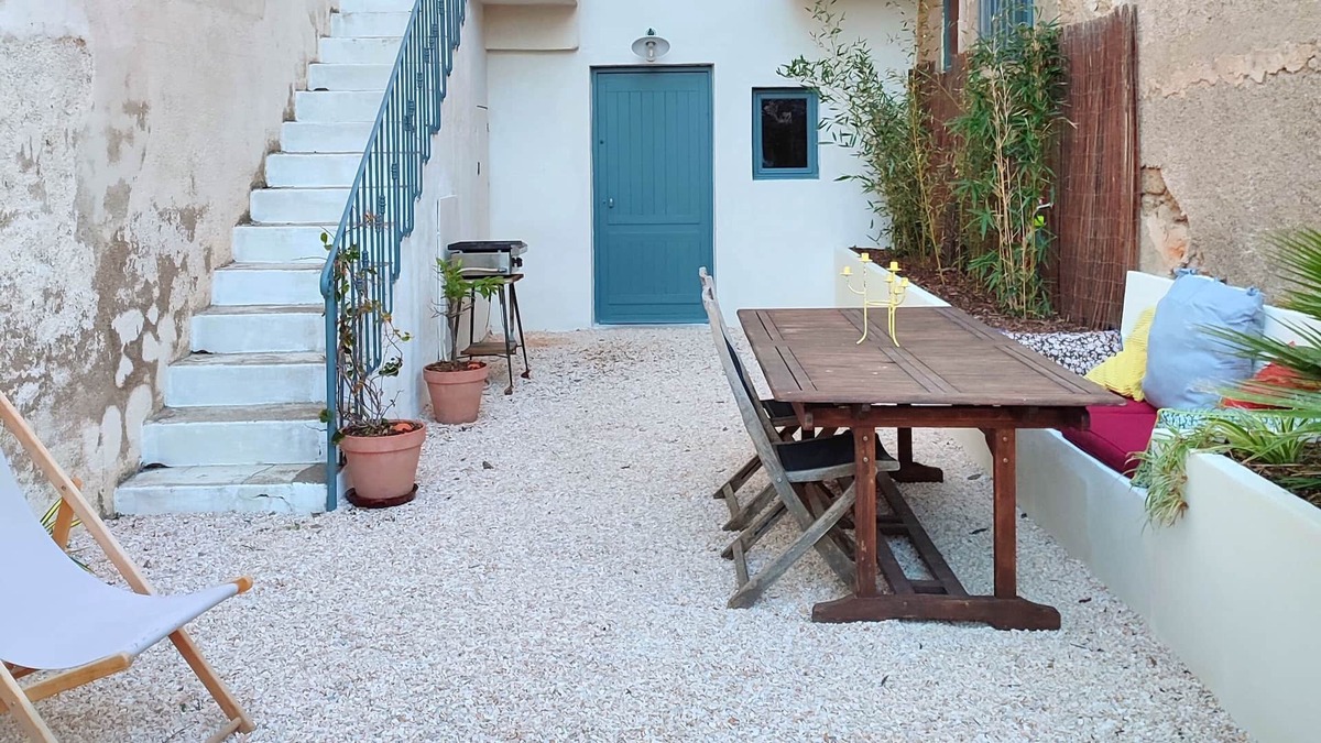 Alignan-du-Vent House | Teepee House