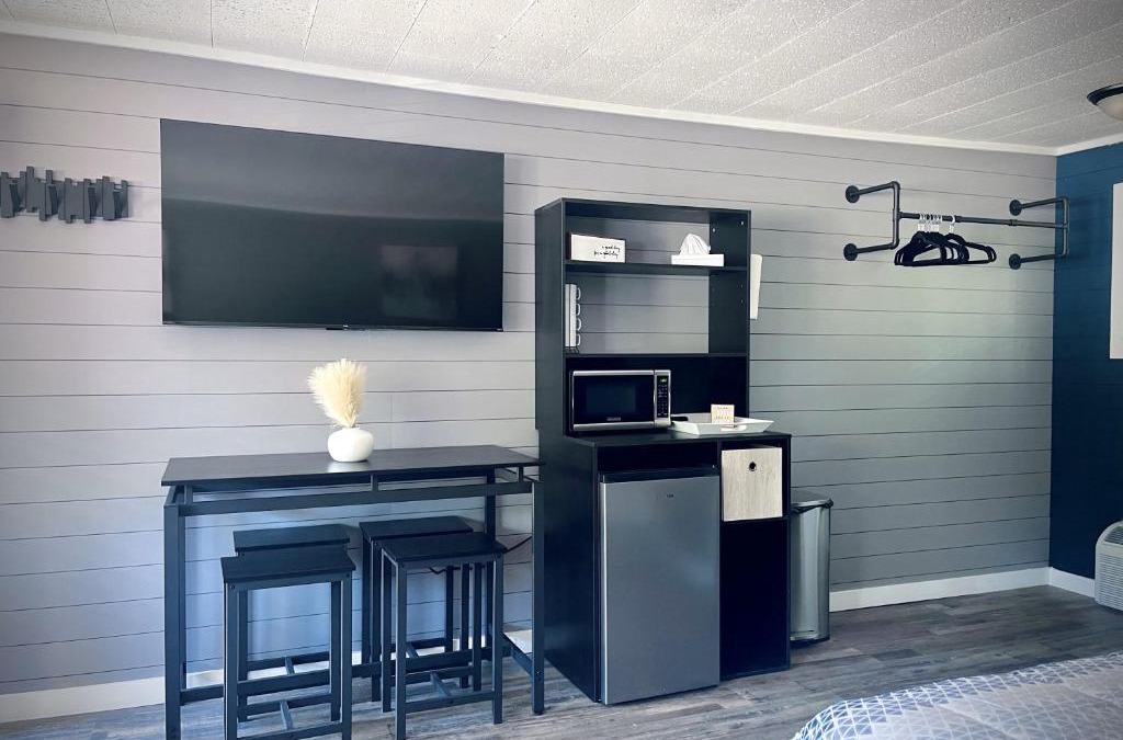 Roscommon Apartment | TeePee Room 11-Newly Renovated