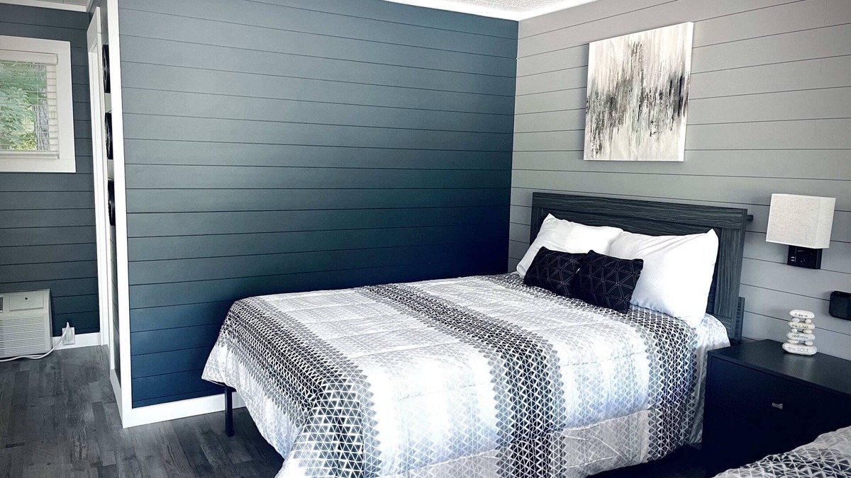 Roscommon Apartment | TeePee Room 12-Newly Renovated