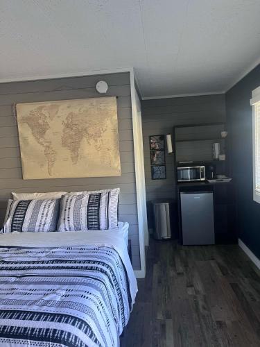 Roscommon Apartment | TeePee Room 16-Newly Renovated