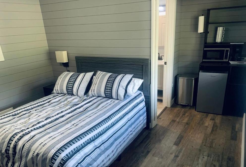 Roscommon Apartment | TeePee Room 7- Newly Renovated