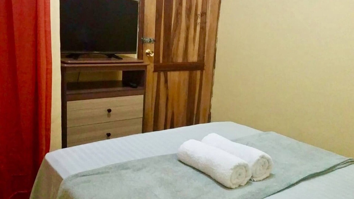 Tela Apartment | TELA BEACH FRUGAL ESCAPE ★ Apt #2
