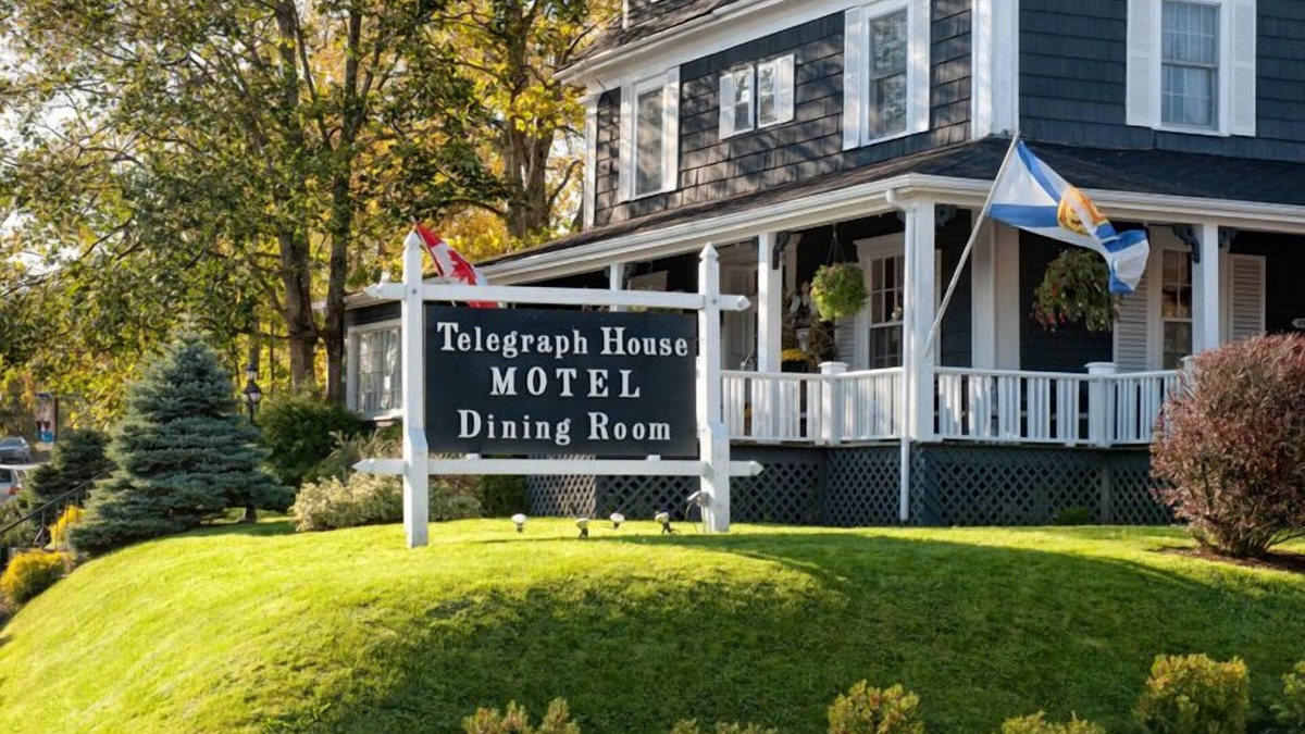 Baddeck Hotel | Telegraph House