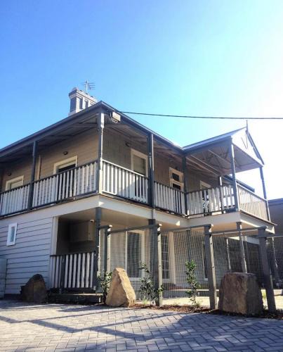 Healesville House | Temora House