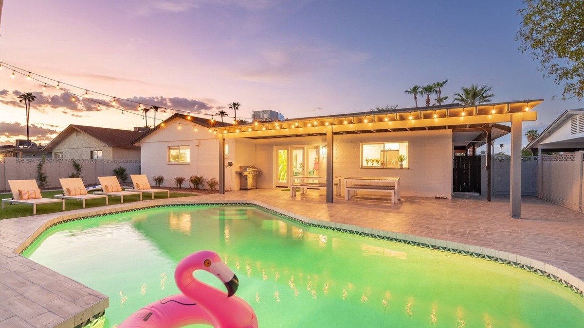 McClintock House | Tempe Retreat-4BR-Heated Pool-Games-Grill-ASU
