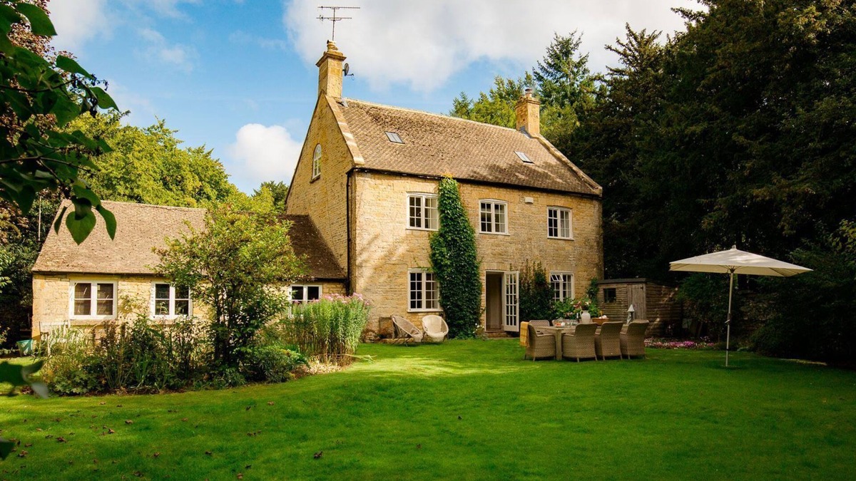 Temple Guiting Cottage | Temple Guiting Cottage - sleeps 10 guests in 5 bedrooms
