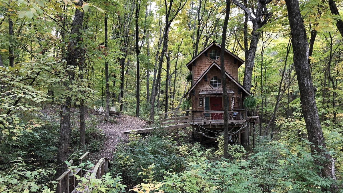 Nauvoo Cottage | Ten Acre Treehouse, "Captains Quarters" Sleeps 4-6