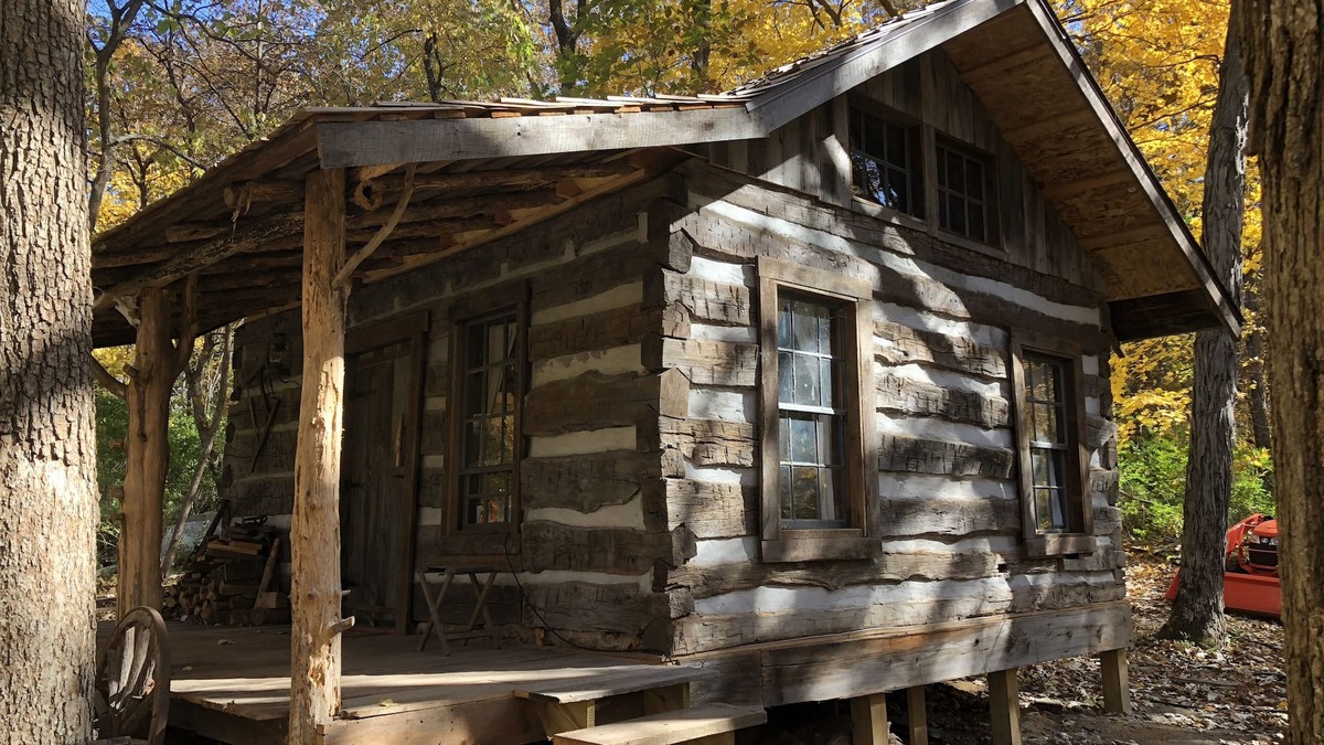 Nauvoo Cabin | Ten Acre Treehouse, “Fort Henry Log Cabin”. Sleeps 2-4