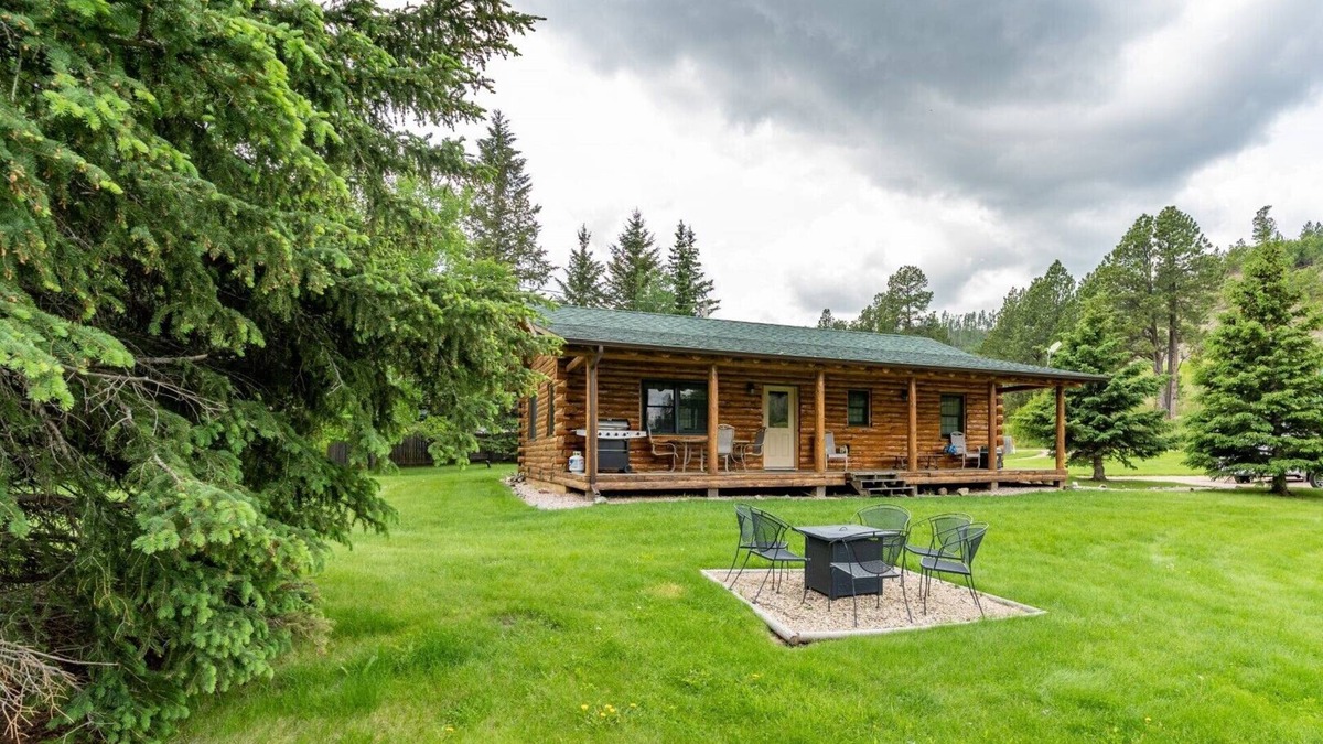 Custer Cabin | Tenderfoot Creek Cabin | 2 Bed, 1 Bath
