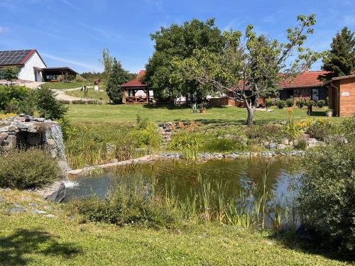 Zánka Bed & Breakfast | Tenger-szem Panzió és Lovasudvar