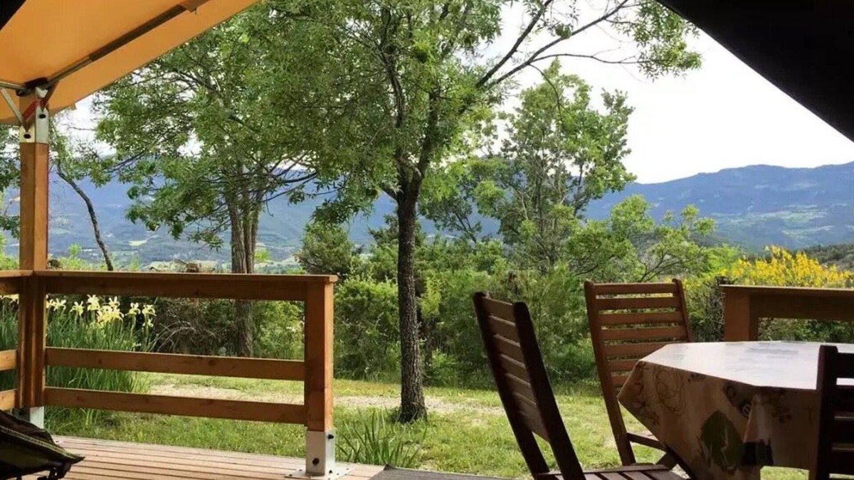 Rosans House | Tent Comfort "Lodge" 30m2 - 2 Schlafzimmer - ohne private Sanitär - überdachte Terrasse 5 Personen