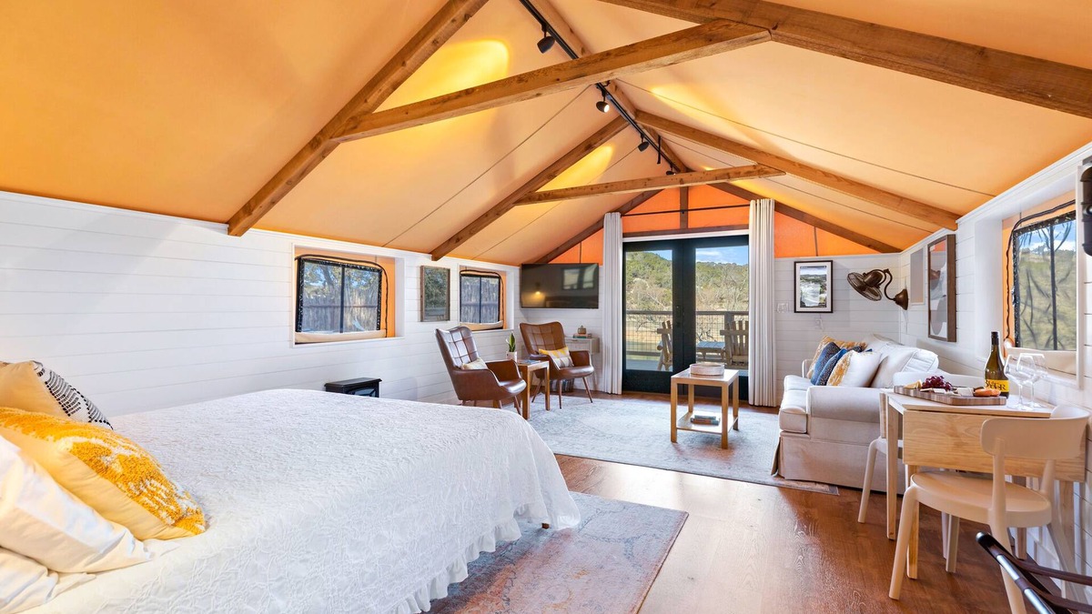 Ingram Cabin | Tent | Lake Pool Hot tub River Fire pit Heat/AC