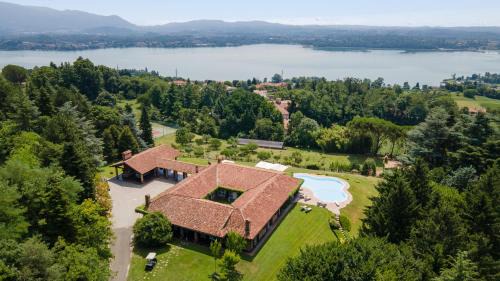Carella Villa | Tenuta di Eupilio 18, Emma Villas