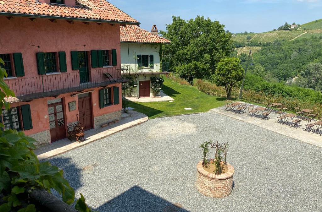 Cassinasco Bed & Breakfast | Tenuta Miranda
