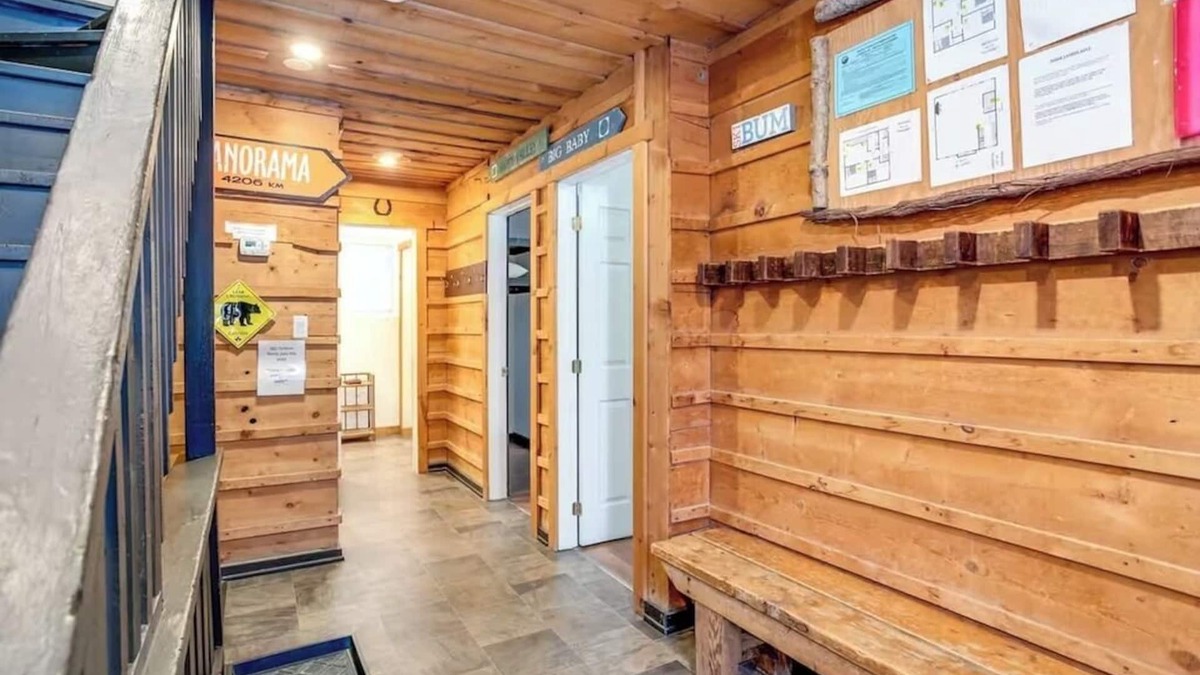 The Blue Mountains Cabin | "Tequila Sunrise" Big Space-Lots of Fun + HotTub (Natural Gas)