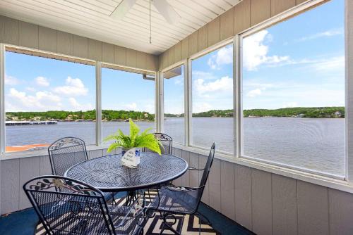Shawnee Bend House | Tequila Sunrise - Private Dock