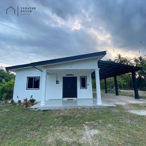 Batu Empat House | Teratak Puteh - Village Vibe