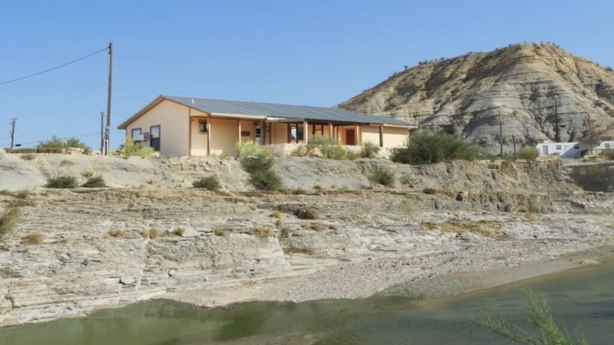 Study Butte-Terlingua House | Terlingua Creek Porch House: On Terlingua Creek