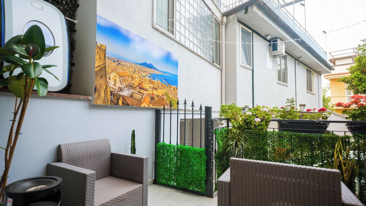 Naples House | Terminal 1 Guest House