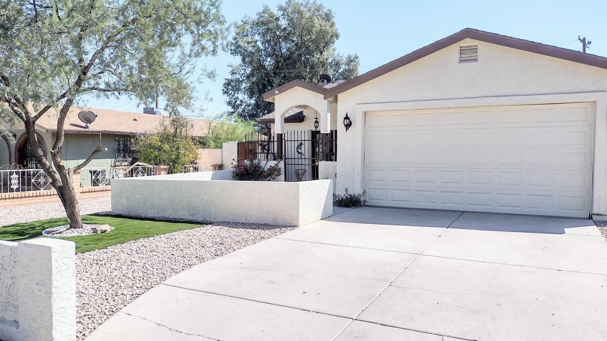 Maryvale House | TERRA NOVA Spacious 4-bedroom house in Phoenix AZ, 7 minutes from Downtown.