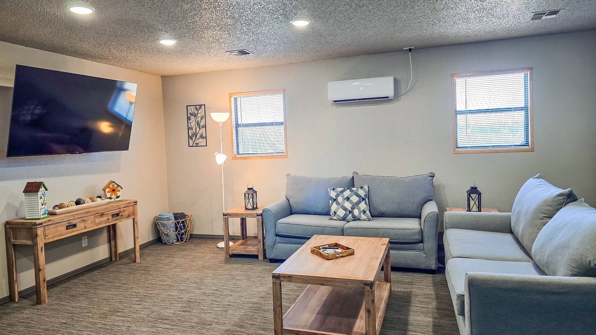 Checotah House | Terra Starr Hideaway | Overlooks Fishing Pond
