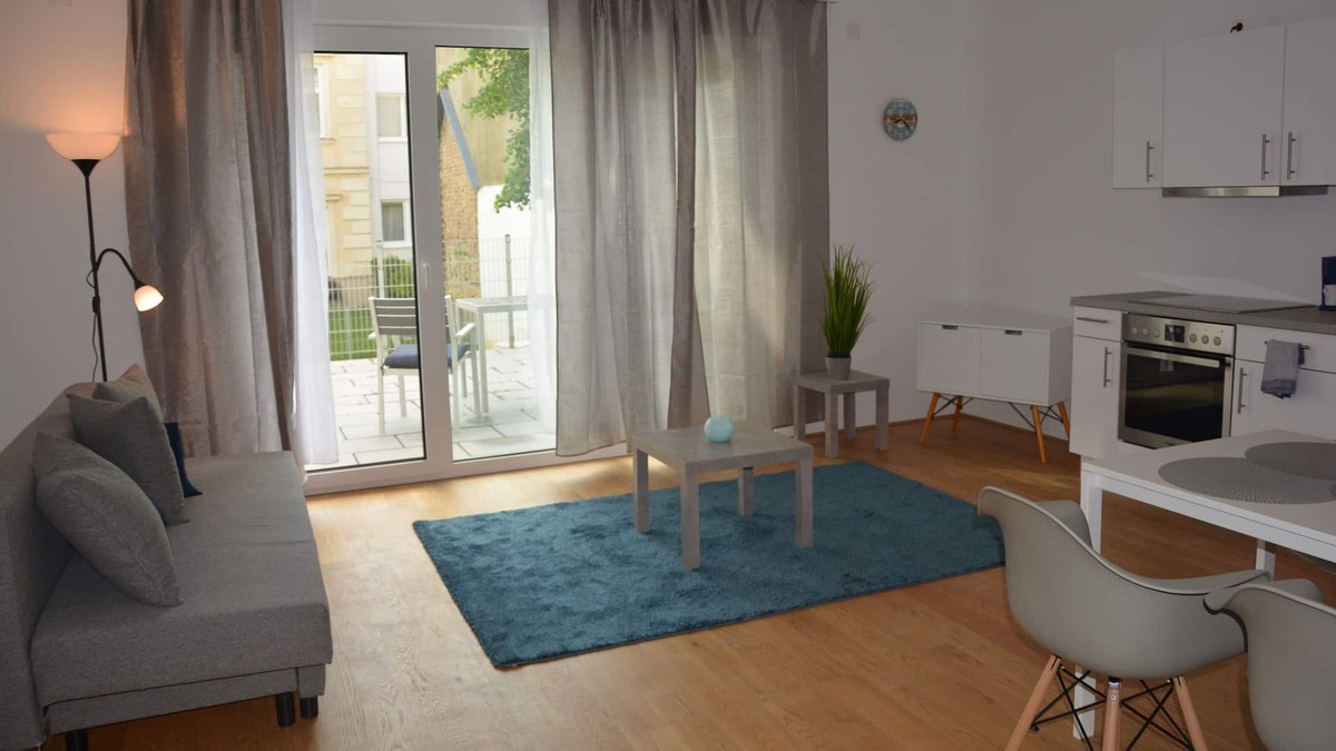Klosterneuburg Apartment | Terrace Apt in Modern Klosterneuburg Building