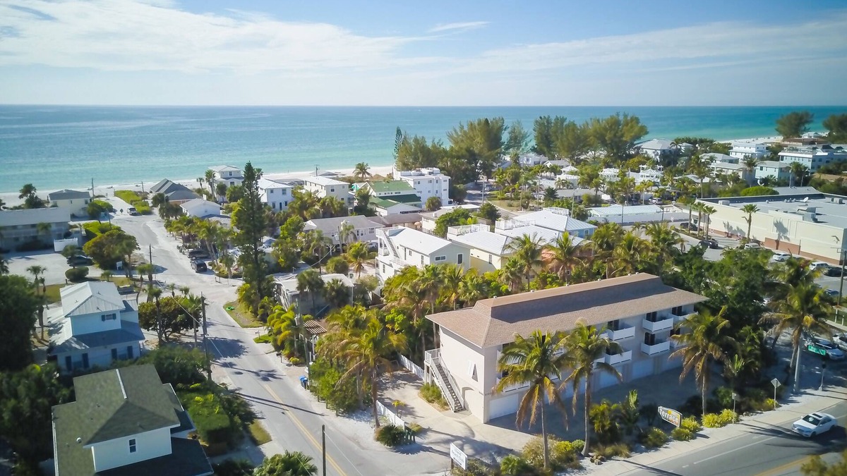 Ilexhurst Condo | Terrace Condo 1 Pool Condo Relaxing Tropical Pool Deck Close To Beach