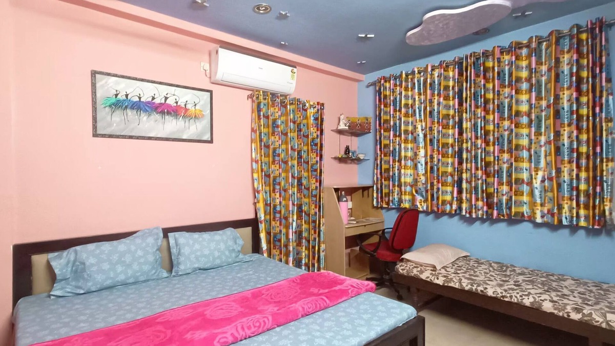 Vadodara House | Terrace Garden Bedroom First Floor 5 Minutes from Hotel Hayatt Place