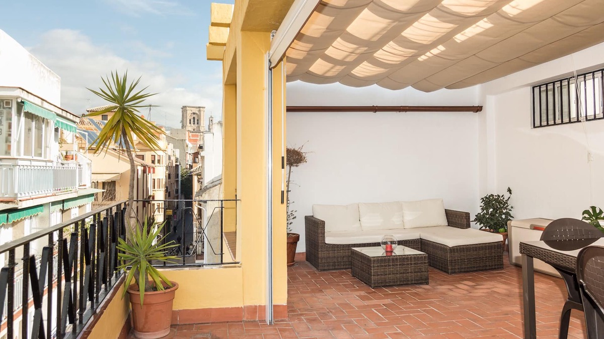 Granada City Center Apartment | TERRACE IN THE CENTER OF GRANADA WITH PARKING AND WIFI