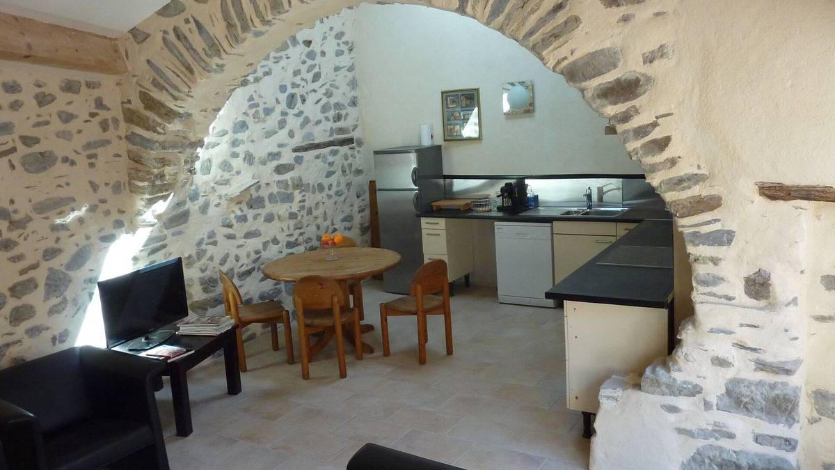 Berlou House | Terrace, large kitchen, WLAN, high quality equipped! Garden 2 min from the house