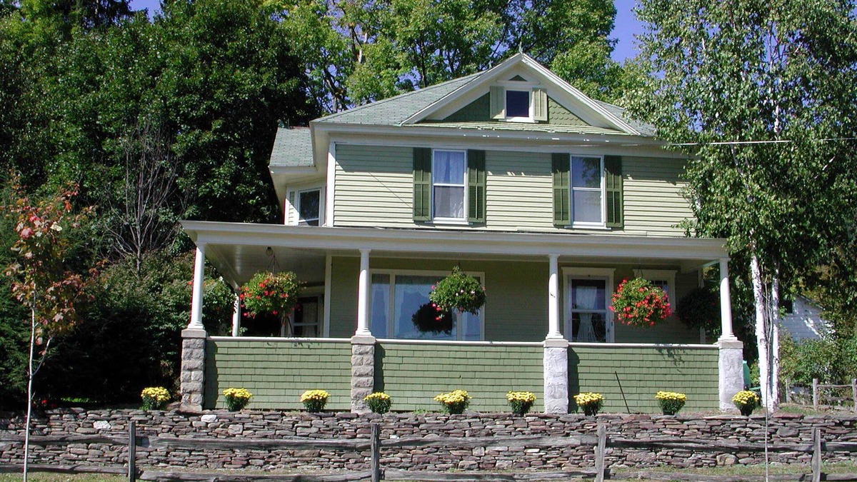Cooperstown House | Terrace Lawn Awesome location 1/2 mile to Dreams Park, 5 bdrm home, shared pool