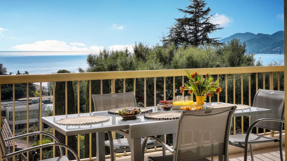 Cannes La Bocca Apartment | Terrace - Lounge chairs - Sea and Mountain view - Pool - A/C - newly renovated