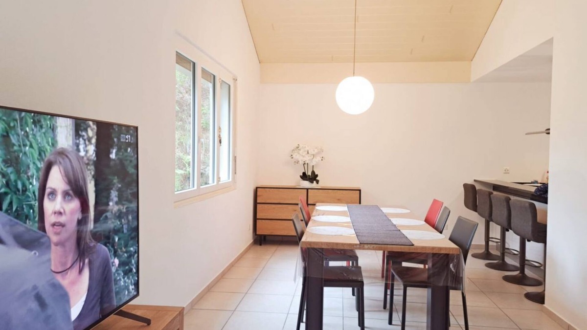 Lavertezzo Apartment | Terrace over the Verzasca Valley (White House Terrace)