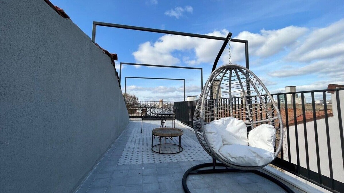 Fatih House | Terrace Suite with Sea View near Tram in Fatih