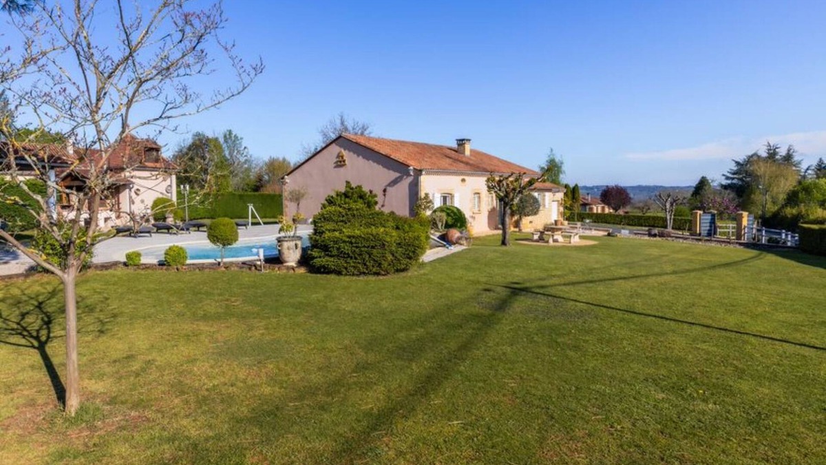 Terrasson-la-Villedieu House | Terrace, villa with pool overlooking the hills and private pool