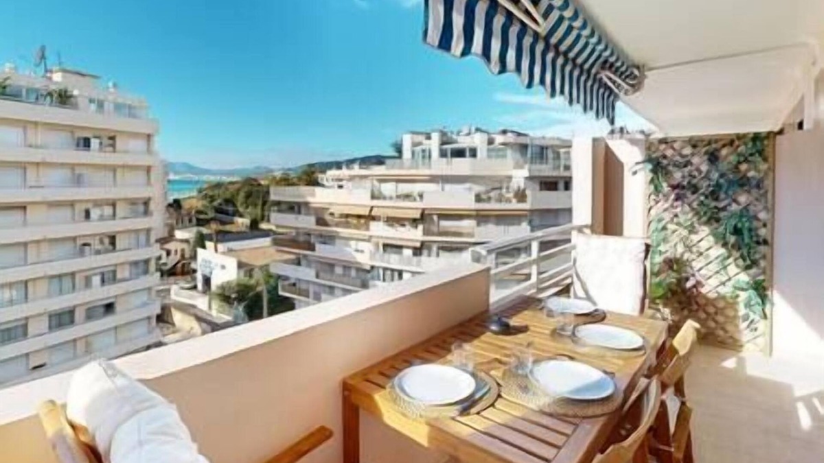 Cannes Old Town Apartment | Terrace with sea view, Swimming pool, Beach 200m away, A/C