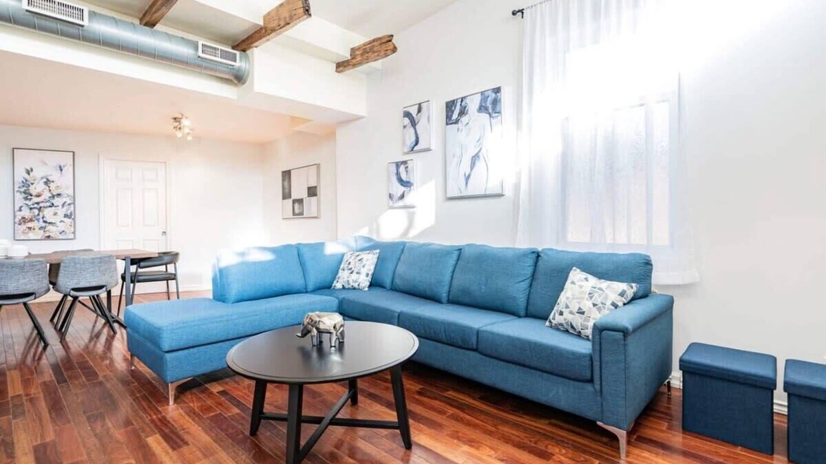 Plateau Mont Royal Apartment | Terrace, Workspace, Walk to Cafes & Parks