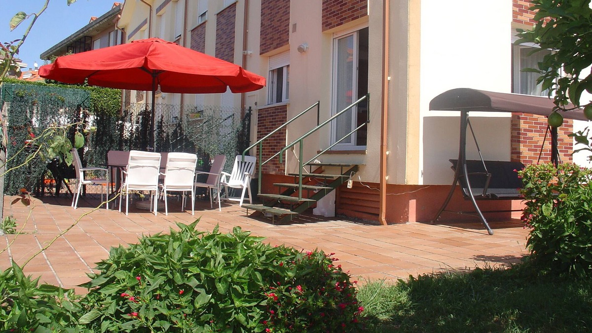 Loredo Villa | Terraced house with terrace and WIFI, near the beach of Loredo